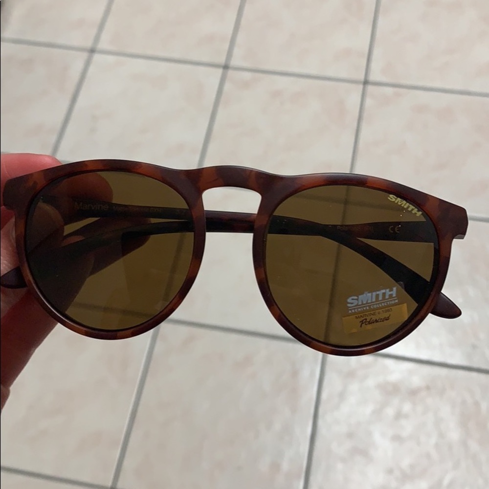 Unworn Smith women’s “Marvine” sunglasses